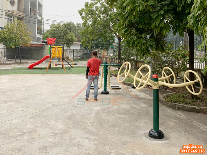 Lắp đặt sân chơi ngoài trời, sân tập thể dục ngoài trời cho chị Huyền tại Hà Nội