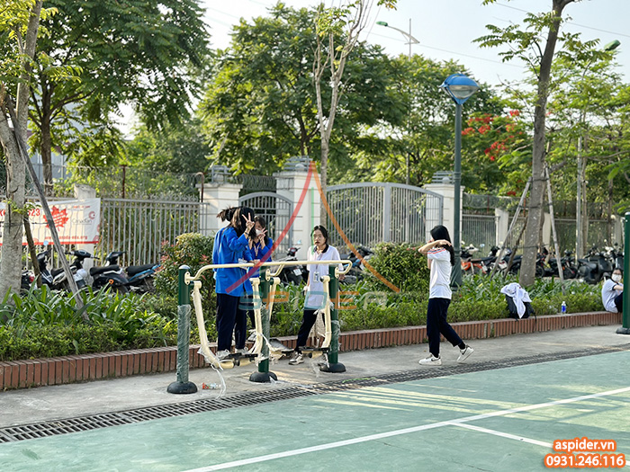 Lắp đặt thiết bị thể dục ngoài trời cho trường cấp 3 tại Hà Nội