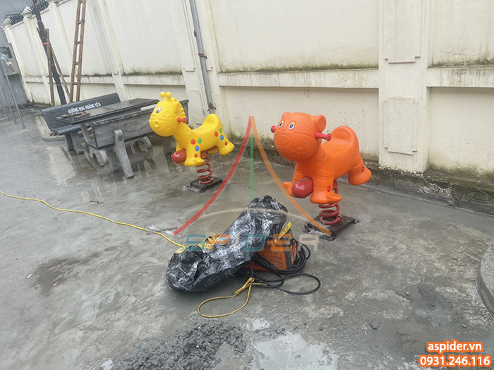 Lắp đặt thiết bị thể dục ngoài trời cho sân khu tập thể thôn xóm tại Phúc Thọ, Hà Nội