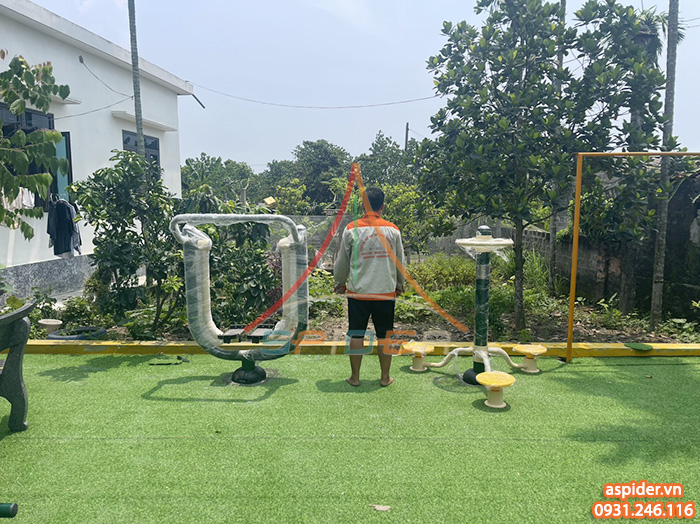 Lắp đặt thiết bị thể dục ngoài trời tại sân vườn gia đình chị Tươi tại Hải Dương